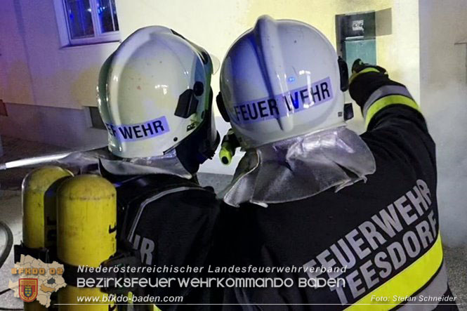 20230107 Brand einer Stromleitung unter Wärmeverbundfassade in Teesdorf Foto: Stefan Schneider BFKDO BADEN 20230107 Brand einer Stromleitung unter Wärmeverbundfassade in Teesdorf Foto: Stefan Schneider BFKDO BADEN
