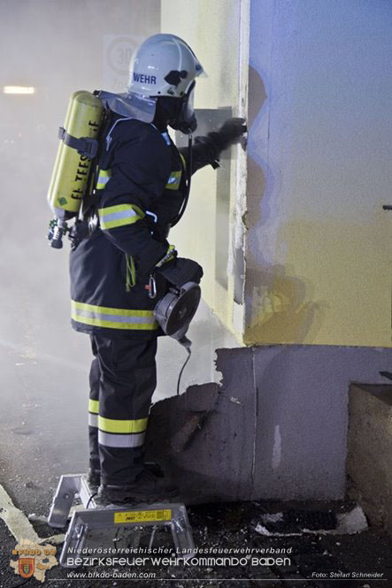 20230107 Brand einer Stromleitung unter Wärmeverbundfassade in Teesdorf Foto: Stefan Schneider BFKDO BADEN 20230107 Brand einer Stromleitung unter Wärmeverbundfassade in Teesdorf Foto: Stefan Schneider BFKDO BADEN