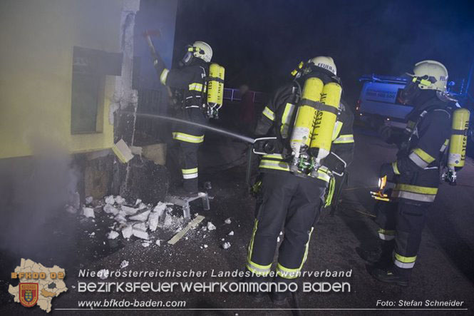 20230107 Brand einer Stromleitung unter Wrmeverbundfassade in Teesdorf  Foto: Stefan Schneider BFKDO BADEN