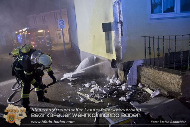 20230107 Brand einer Stromleitung unter Wärmeverbundfassade in Teesdorf Foto: Stefan Schneider BFKDO BADEN 20230107 Brand einer Stromleitung unter Wärmeverbundfassade in Teesdorf Foto: Stefan Schneider BFKDO BADEN
