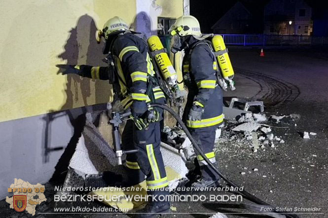 20230107 Brand einer Stromleitung unter Wärmeverbundfassade in Teesdorf Foto: Stefan Schneider BFKDO BADEN 20230107 Brand einer Stromleitung unter Wärmeverbundfassade in Teesdorf Foto: Stefan Schneider BFKDO BADEN