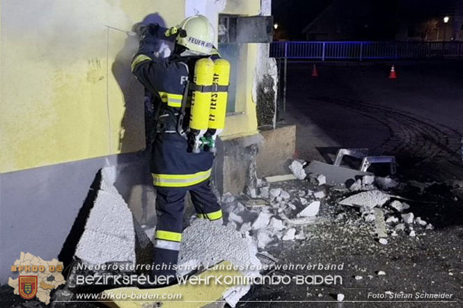 20230107 Brand einer Stromleitung unter Wärmeverbundfassade in Teesdorf Foto: Stefan Schneider BFKDO BADEN 20230107 Brand einer Stromleitung unter Wärmeverbundfassade in Teesdorf Foto: Stefan Schneider BFKDO BADEN
