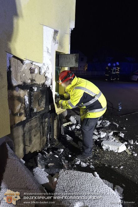 20230107 Brand einer Stromleitung unter Wärmeverbundfassade in Teesdorf Foto: Stefan Schneider BFKDO BADEN 20230107 Brand einer Stromleitung unter Wärmeverbundfassade in Teesdorf Foto: Stefan Schneider BFKDO BADEN