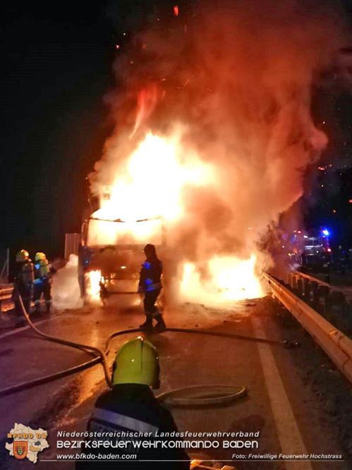 20230208 Lkw Sattelzug in Vollbrand bei Hochstra&szlig;   Foto: Freiwillige Feuerwehr Hochstra&szlig;