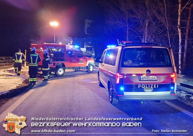 20230208 Lkw Sattelzug in Vollbrand bei Hochstra&szlig;   Foto: Stefan Schneider BFKDO BADEN