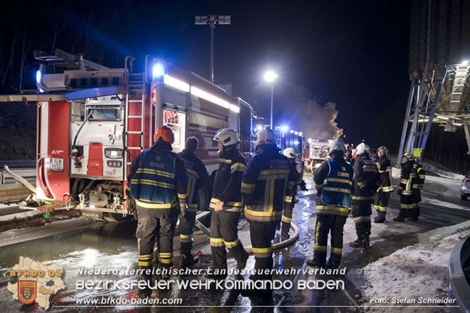 20230208 Lkw Sattelzug in Vollbrand bei Hochstra&szlig;   Foto: Stefan Schneider BFKDO BADEN