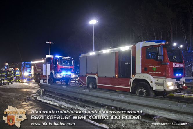 20230208 Lkw Sattelzug in Vollbrand bei Hochstra&szlig;   Foto: Stefan Schneider BFKDO BADEN