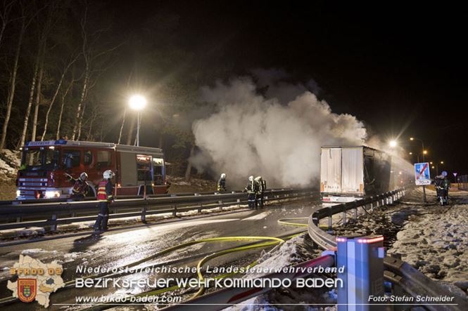 20230208 Lkw Sattelzug in Vollbrand bei Hochstra&szlig;   Foto: Stefan Schneider BFKDO BADEN