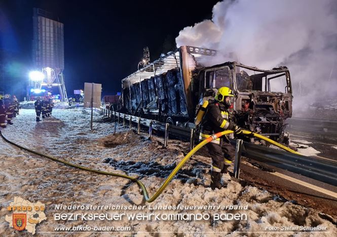 20230208 Lkw Sattelzug in Vollbrand bei Hochstra&szlig;   Foto: Stefan Schneider BFKDO BADEN