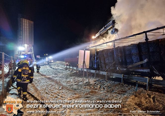 20230208 Lkw Sattelzug in Vollbrand bei Hochstra&szlig;   Foto: Stefan Schneider BFKDO BADEN