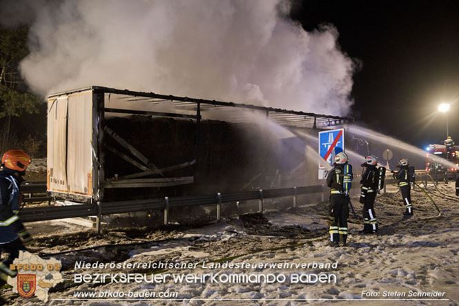 20230208 Lkw Sattelzug in Vollbrand bei Hochstra&szlig;   Foto: Stefan Schneider BFKDO BADEN