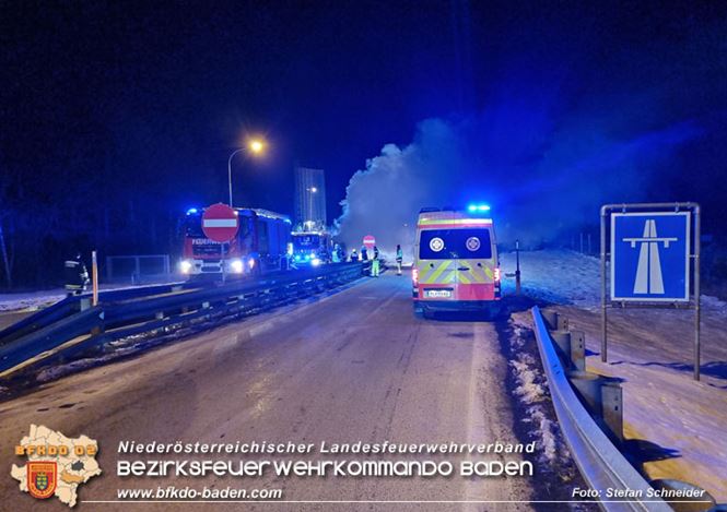 20230208 Lkw Sattelzug in Vollbrand bei Hochstra&szlig;   Foto: Stefan Schneider BFKDO BADEN