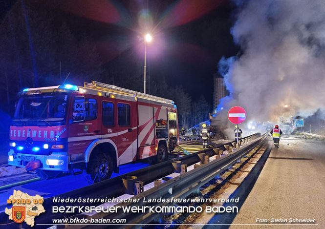 20230208 Lkw Sattelzug in Vollbrand bei Hochstra&szlig;   Foto: Stefan Schneider BFKDO BADEN