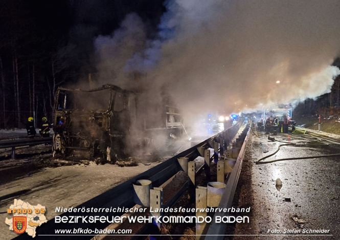 20230208 Lkw Sattelzug in Vollbrand bei Hochstra&szlig;   Foto: Stefan Schneider BFKDO BADEN