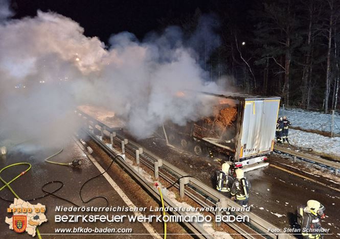 20230208 Lkw Sattelzug in Vollbrand bei Hochstra&szlig;   Foto: Stefan Schneider BFKDO BADEN