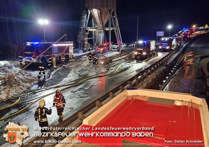 20230208 Lkw Sattelzug in Vollbrand bei Hochstra&szlig;   Foto: Stefan Schneider BFKDO BADEN