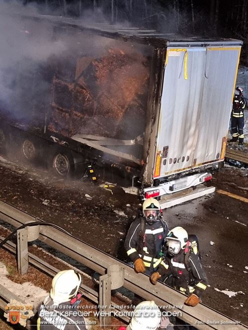 20230208 Lkw Sattelzug in Vollbrand bei Hochstra&szlig;   Foto: Stefan Schneider BFKDO BADEN