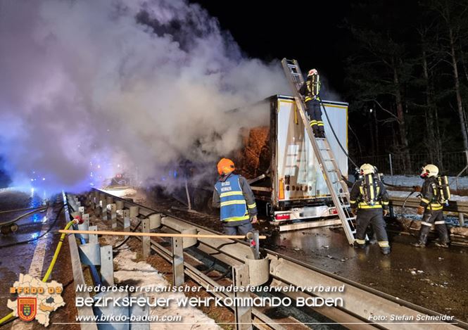 20230208 Lkw Sattelzug in Vollbrand bei Hochstra&szlig;   Foto: Stefan Schneider BFKDO BADEN