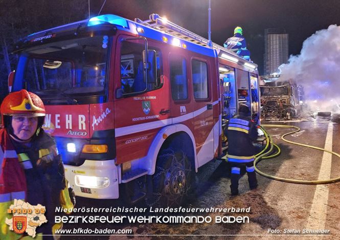 20230208 Lkw Sattelzug in Vollbrand bei Hochstra&szlig;   Foto: Stefan Schneider BFKDO BADEN