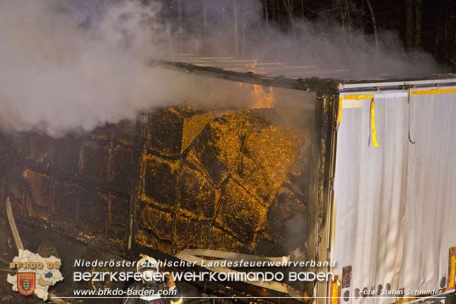 20230208 Lkw Sattelzug in Vollbrand bei Hochstra&szlig;   Foto: Stefan Schneider BFKDO BADEN