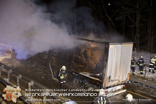 20230208 Lkw Sattelzug in Vollbrand bei Hochstra&szlig;   Foto: Stefan Schneider BFKDO BADEN