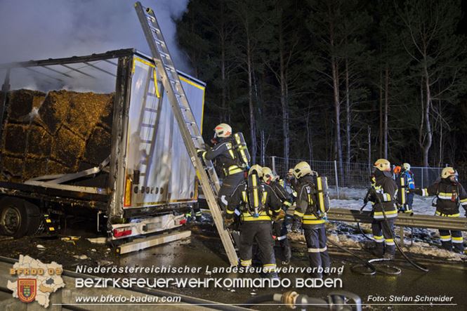 20230208 Lkw Sattelzug in Vollbrand bei Hochstra&szlig;   Foto: Stefan Schneider BFKDO BADEN