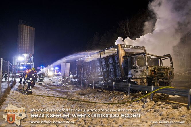 20230208 Lkw Sattelzug in Vollbrand bei Hochstra&szlig;   Foto: Stefan Schneider BFKDO BADEN