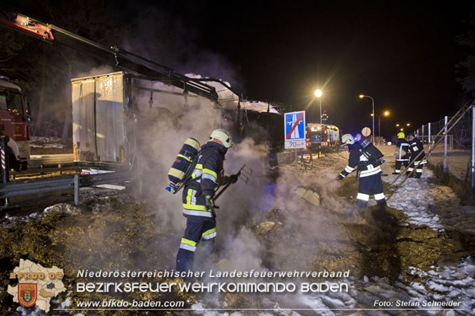 20230208 Lkw Sattelzug in Vollbrand bei Hochstra&szlig;   Foto: Stefan Schneider BFKDO BADEN