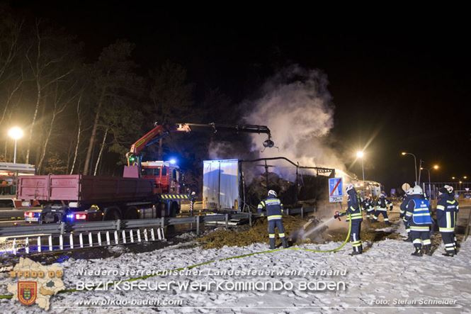 20230208 Lkw Sattelzug in Vollbrand bei Hochstra&szlig;   Foto: Stefan Schneider BFKDO BADEN