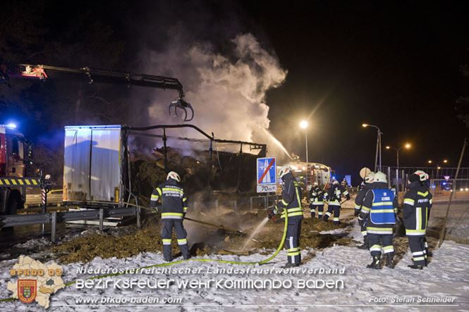 20230208 Lkw Sattelzug in Vollbrand bei Hochstra&szlig;   Foto: Stefan Schneider BFKDO BADEN
