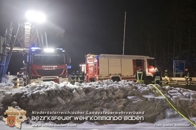 20230208 Lkw Sattelzug in Vollbrand bei Hochstra&szlig;   Foto: Stefan Schneider BFKDO BADEN