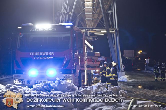 20230208 Lkw Sattelzug in Vollbrand bei Hochstra&szlig;   Foto: Stefan Schneider BFKDO BADEN