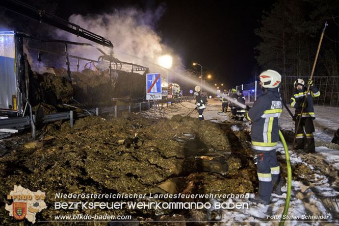 20230208 Lkw Sattelzug in Vollbrand bei Hochstra&szlig;   Foto: Stefan Schneider BFKDO BADEN