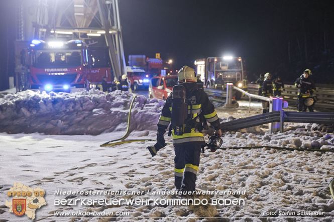 20230208 Lkw Sattelzug in Vollbrand bei Hochstra&szlig;   Foto: Stefan Schneider BFKDO BADEN