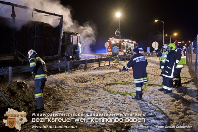 20230208 Lkw Sattelzug in Vollbrand bei Hochstra&szlig;   Foto: Stefan Schneider BFKDO BADEN