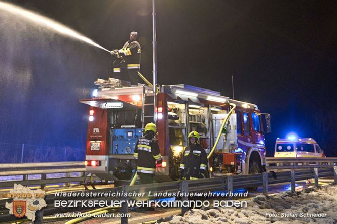 20230208 Lkw Sattelzug in Vollbrand bei Hochstra&szlig;   Foto: Stefan Schneider BFKDO BADEN