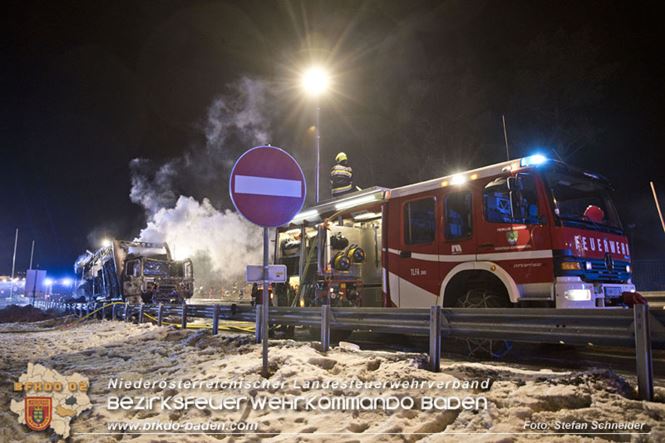 20230208 Lkw Sattelzug in Vollbrand bei Hochstra&szlig;   Foto: Stefan Schneider BFKDO BADEN
