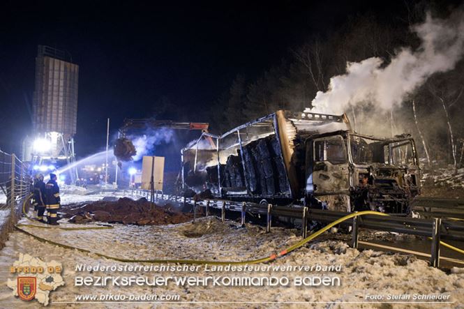 20230208 Lkw Sattelzug in Vollbrand bei Hochstra&szlig;   Foto: Stefan Schneider BFKDO BADEN