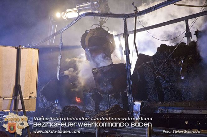 20230208 Lkw Sattelzug in Vollbrand bei Hochstra&szlig;   Foto: Stefan Schneider BFKDO BADEN
