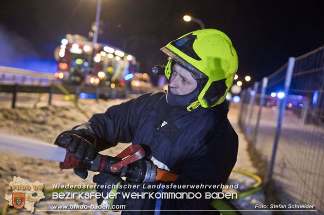 20230208 Lkw Sattelzug in Vollbrand bei Hochstra&szlig;   Foto: Stefan Schneider BFKDO BADEN