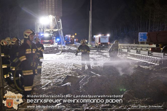 20230208 Lkw Sattelzug in Vollbrand bei Hochstra&szlig;   Foto: Stefan Schneider BFKDO BADEN