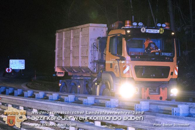 20230208 Lkw Sattelzug in Vollbrand bei Hochstra&szlig;   Foto: Stefan Schneider BFKDO BADEN