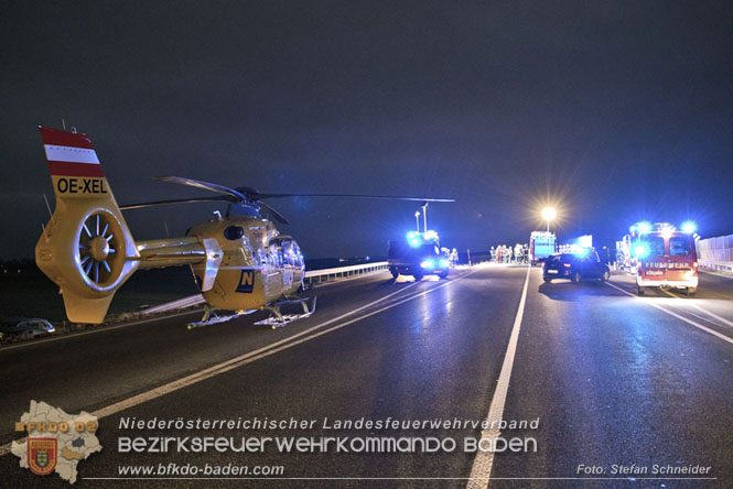 20230214 Kleinwagen prallt auf B17 gegen Lärmschutzwand  Foto: Stefan Schneider BFKDO BADEN