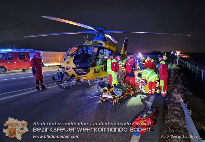 20230214 Kleinwagen prallt auf B17 gegen Lärmschutzwand  Foto: Stefan Schneider BFKDO BADEN