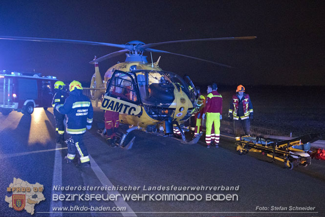 20230214 Kleinwagen prallt auf B17 gegen Lärmschutzwand  Foto: Stefan Schneider BFKDO BADEN