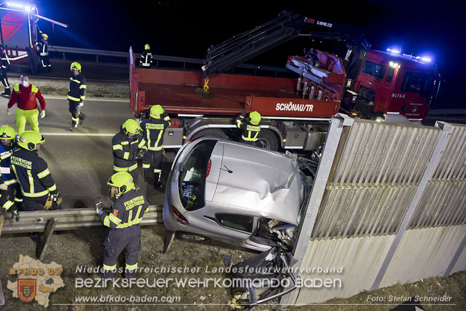20230214 Kleinwagen prallt auf B17 gegen Lärmschutzwand Foto: Stefan Schneider BFKDO BADEN 20230214 Kleinwagen prallt auf B17 gegen Lärmschutzwand Foto: Stefan Schneider BFKDO BADEN