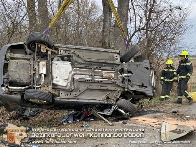 20230305 Menschenrettung nach Fahrzeugberschlag auf der L2085  Foto: Freiwillige Feuerwehr Mllersdorf