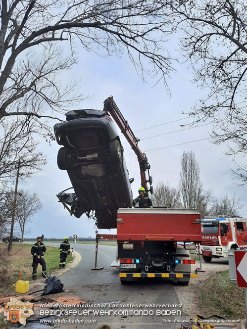20230305 Menschenrettung nach Fahrzeugüberschlag auf der L2085 Foto: Freiwillige Feuerwehr Möllersdorf 20230305 Menschenrettung nach Fahrzeugüberschlag auf der L2085 Foto: Freiwillige Feuerwehr Möllersdorf