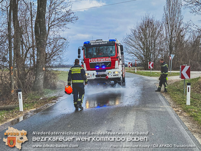 20230305 Menschenrettung nach Fahrzeugberschlag auf der L2085  Foto: Bernhard Rzidky Team A AFKDO Traiskirchen