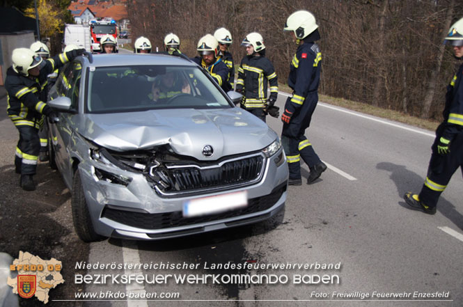 20230317 Verkehrsunfall in Enzesfeld  Foto: Freiwillige Feuerwehr Enzesfeld